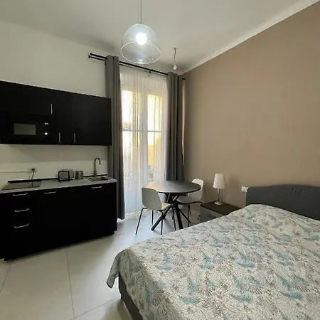 Apartment De Angeli New And Lovely Milan